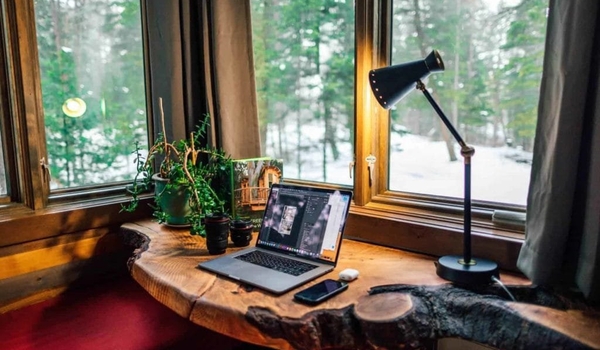 Hiring Virtual Assistants: The Pros And Cons cover