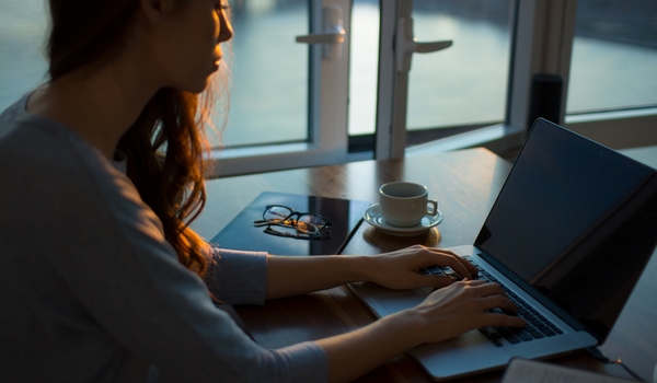 How To Become A Virtual Assistant In The UK cover